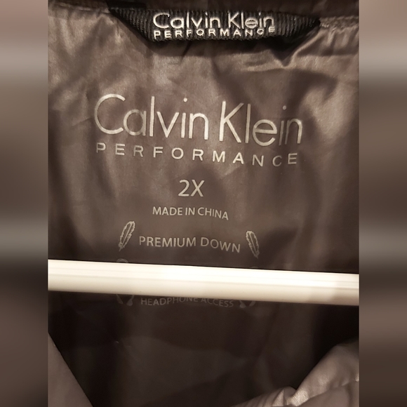 Calvin Klein Performance puffer vest - Marked 2X - Picture 5 of 8